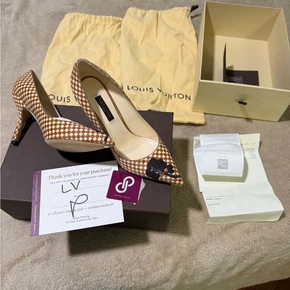 Louis Vuitton Brown & White Checkered Pointed Toe Pumps - Picture 4 of 4